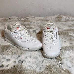 Reebok white sneakers size 8 women’s